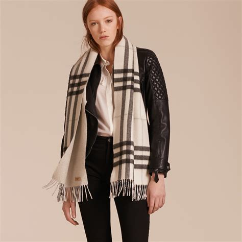 white scarf burberry